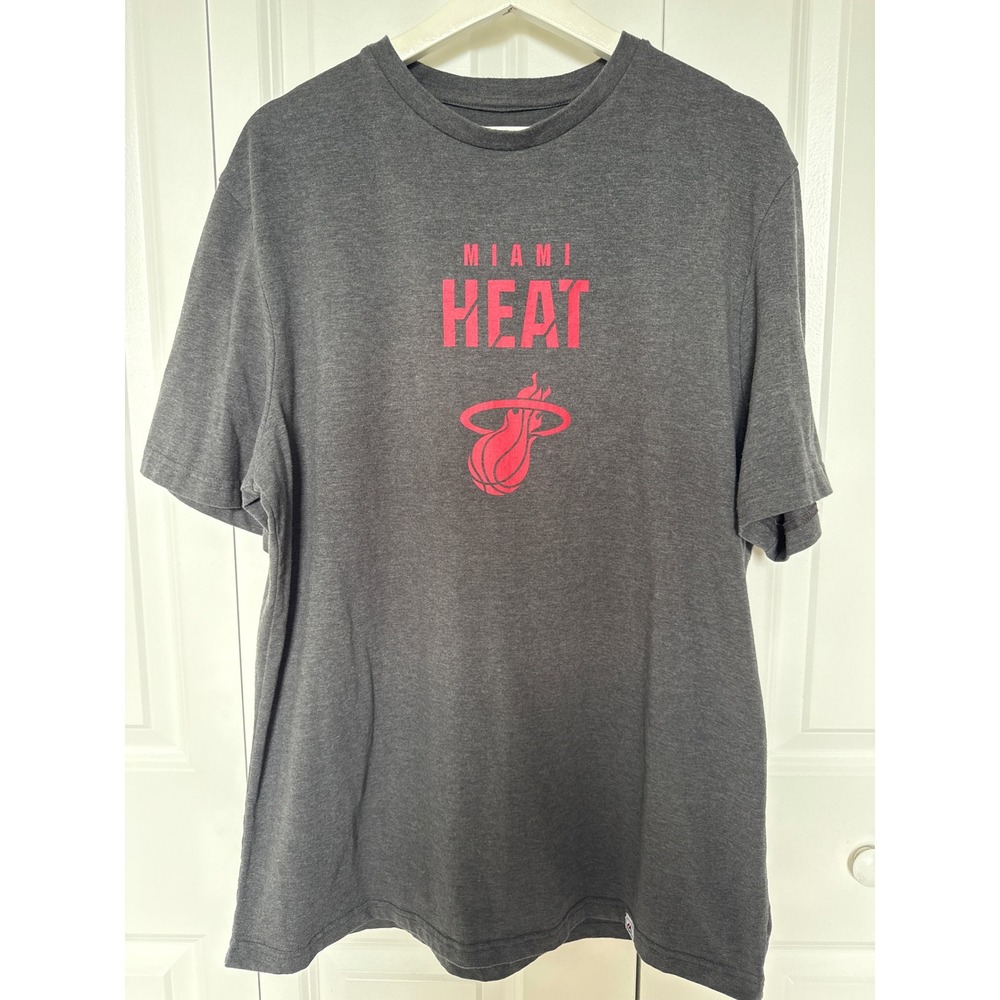 Majestic Miami Heat NBA T-Shirt Mens XL Charcoal Grey Red Graphic Logo Tee